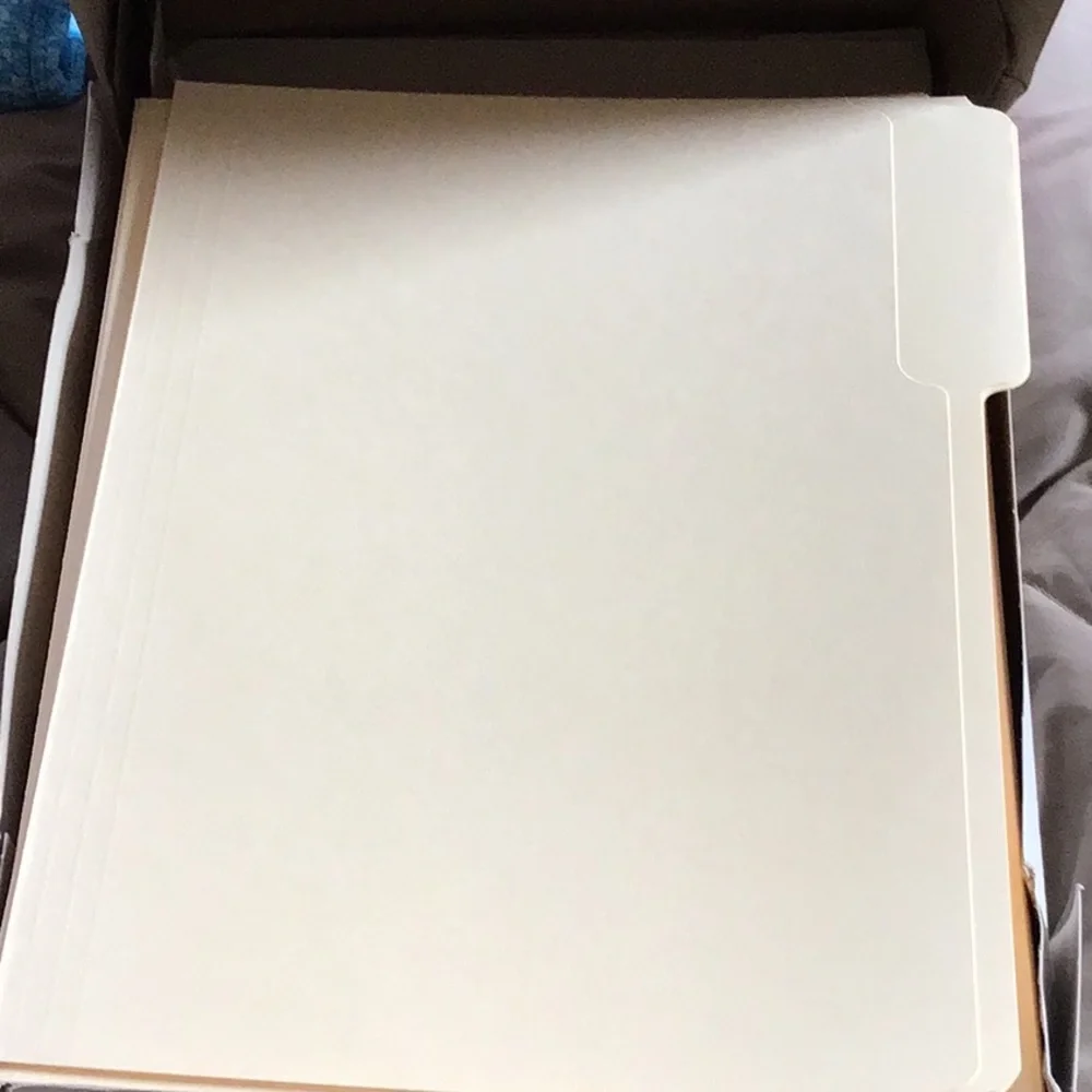 Staples Box of Manila File Folders 1/3 Cut